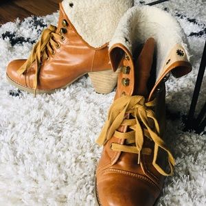 LIKE NEW! Modcloth Women’s Ankle Boots size 39